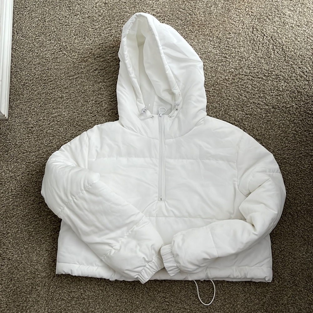 Cute white cropped puffy jacket